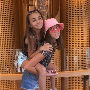 Meet your Posher, Evangeline